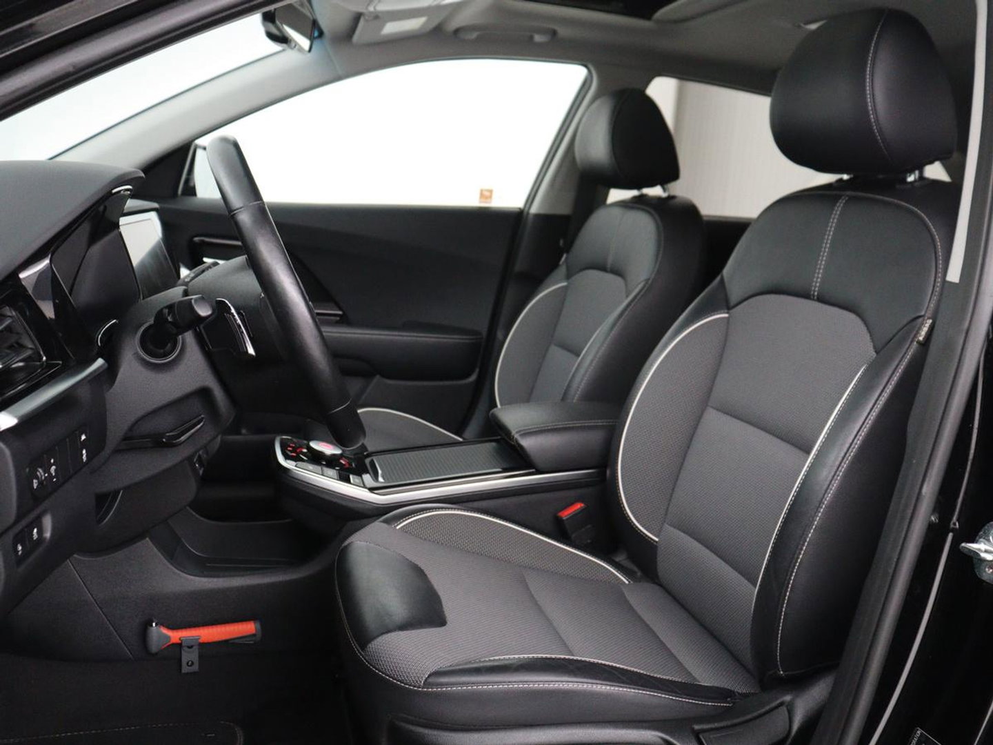 Kia e-Niro DynamicPlusLine 64 kWh | SOH 95.2% | Panoramadak | Half Leder | Adaptive cruise | Stuur/stoel verwarming | Camera | Park assist | Carplay | Climate control | Virtual dashboard | Full LED |