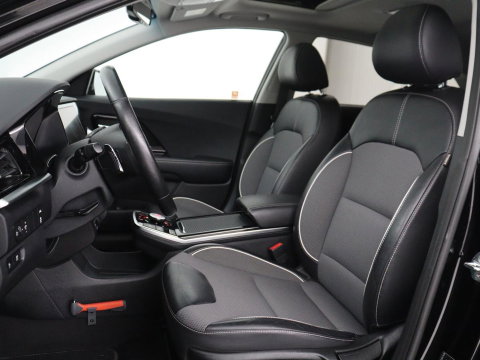 Kia e-Niro DynamicPlusLine 64 kWh | SOH 95.2% | Panoramadak | Half Leder | Adaptive cruise | Stuur/stoel verwarming | Camera | Park assist | Carplay | Climate control | Virtual dashboard | Full LED |