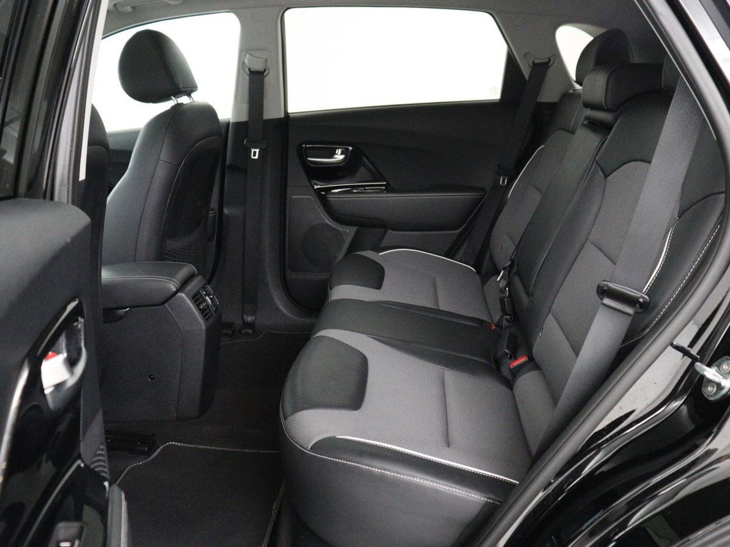 Kia e-Niro DynamicPlusLine 64 kWh | SOH 95.2% | Panoramadak | Half Leder | Adaptive cruise | Stuur/stoel verwarming | Camera | Park assist | Carplay | Climate control | Virtual dashboard | Full LED |