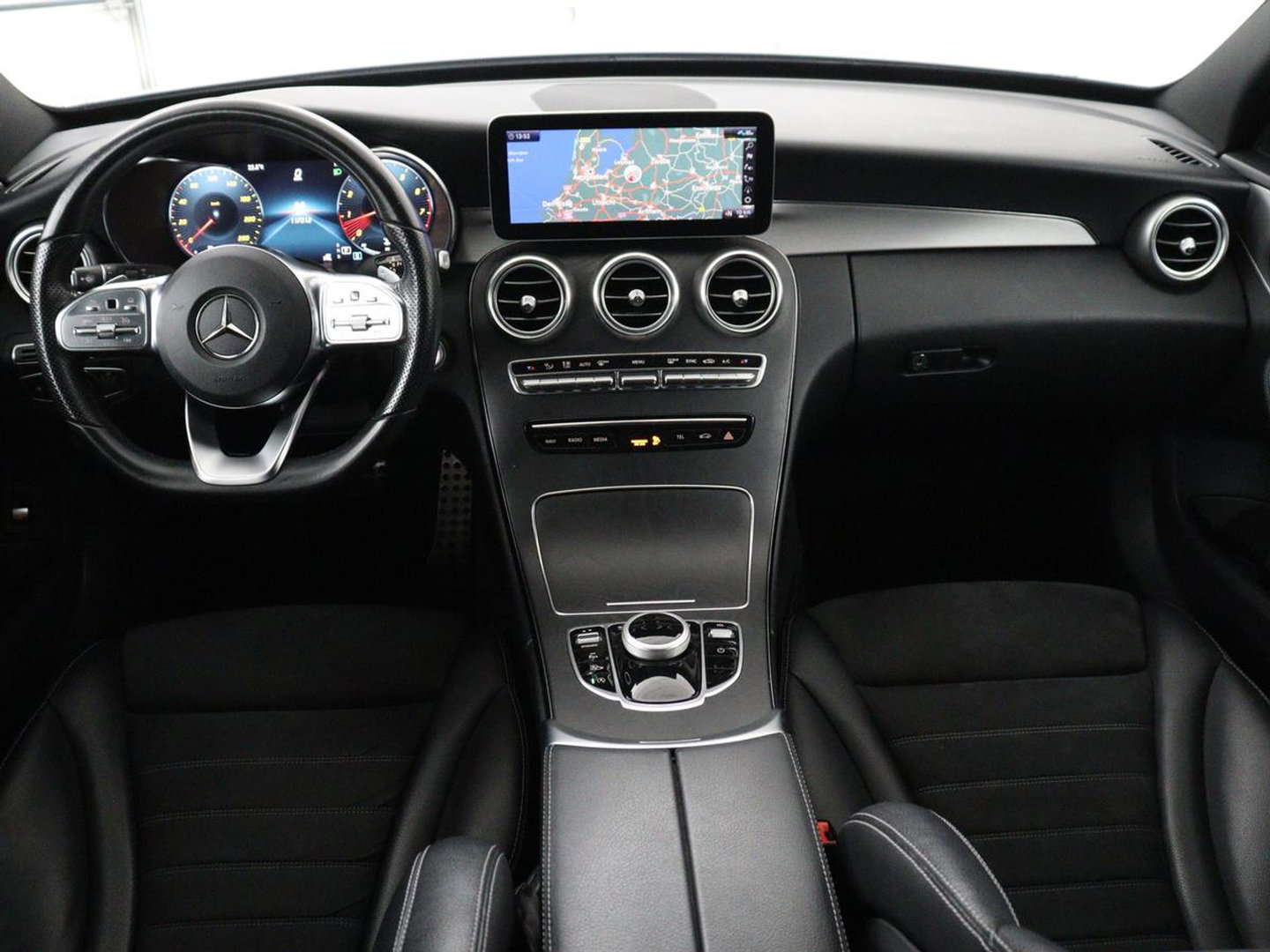 Mercedes-Benz C-Klasse Estate 180 Business Solution | Panoramadak | Half leder | Stoelverwarming | Virtueel dashboard | 360 Camera | Park assist | Climate control | Cruise control |