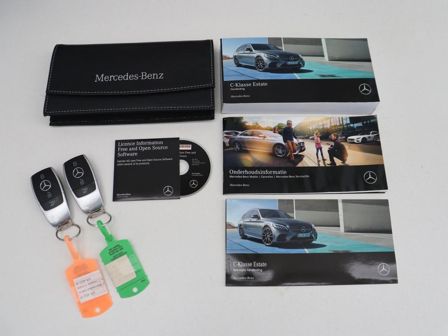 Mercedes-Benz C-Klasse Estate 180 Business Solution | Panoramadak | Half leder | Stoelverwarming | Virtueel dashboard | 360 Camera | Park assist | Climate control | Cruise control |