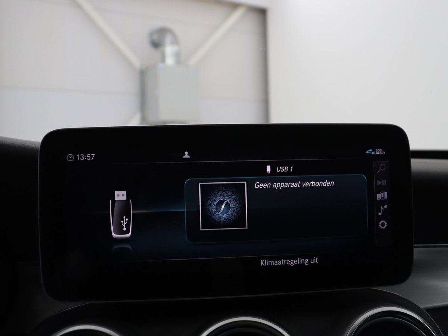 Mercedes-Benz C-Klasse Estate 180 Business Solution | Panoramadak | Half leder | Stoelverwarming | Virtueel dashboard | 360 Camera | Park assist | Climate control | Cruise control |