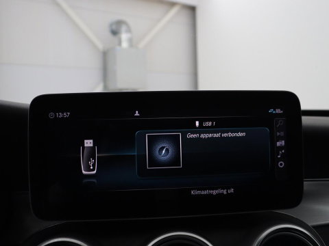 Mercedes-Benz C-Klasse Estate 180 Business Solution | Panoramadak | Half leder | Stoelverwarming | Virtueel dashboard | 360 Camera | Park assist | Climate control | Cruise control |