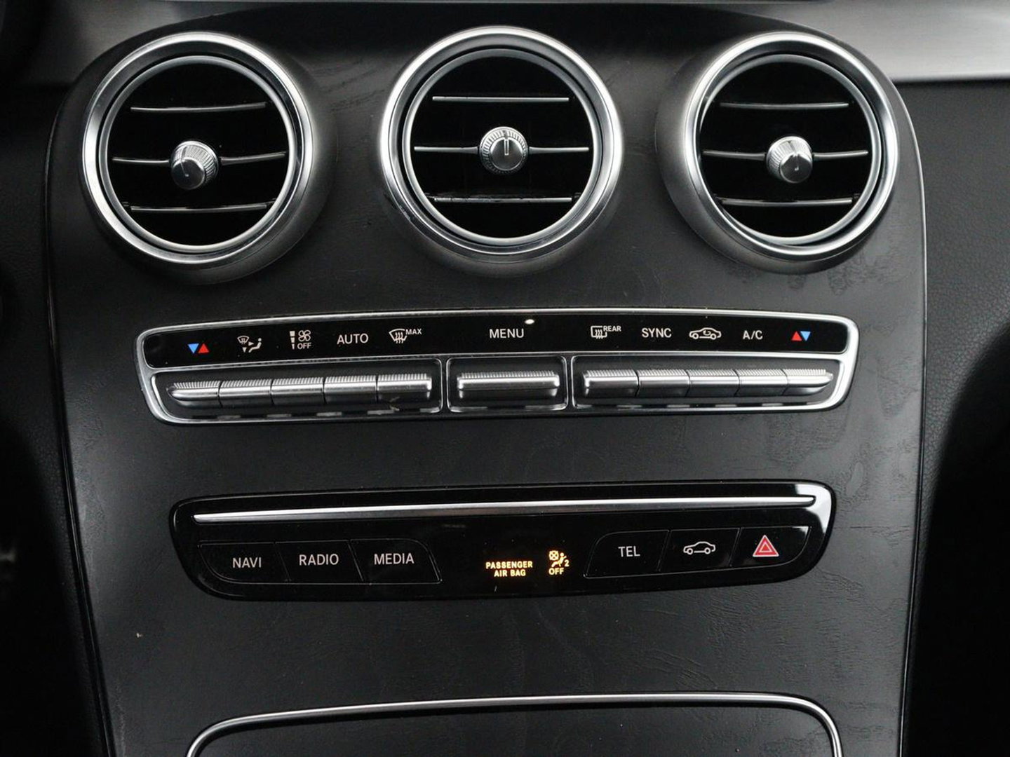 Mercedes-Benz C-Klasse Estate 180 Business Solution | Panoramadak | Half leder | Stoelverwarming | Virtueel dashboard | 360 Camera | Park assist | Climate control | Cruise control |