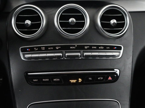 Mercedes-Benz C-Klasse Estate 180 Business Solution | Panoramadak | Half leder | Stoelverwarming | Virtueel dashboard | 360 Camera | Park assist | Climate control | Cruise control |