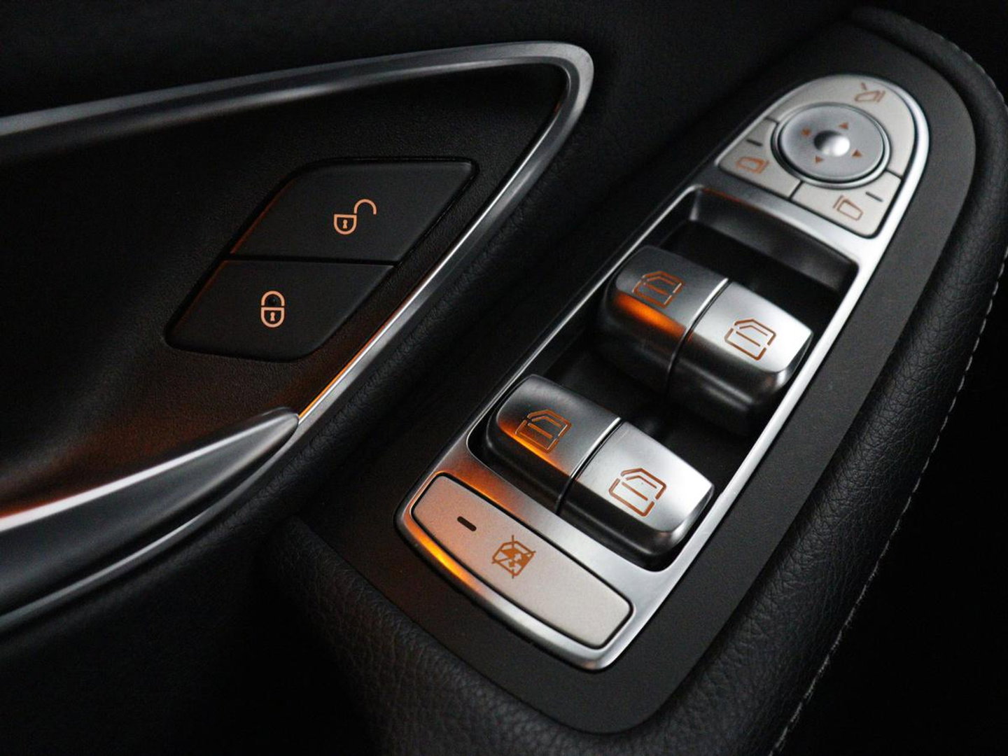 Mercedes-Benz C-Klasse Estate 180 Business Solution | Panoramadak | Half leder | Stoelverwarming | Virtueel dashboard | 360 Camera | Park assist | Climate control | Cruise control |