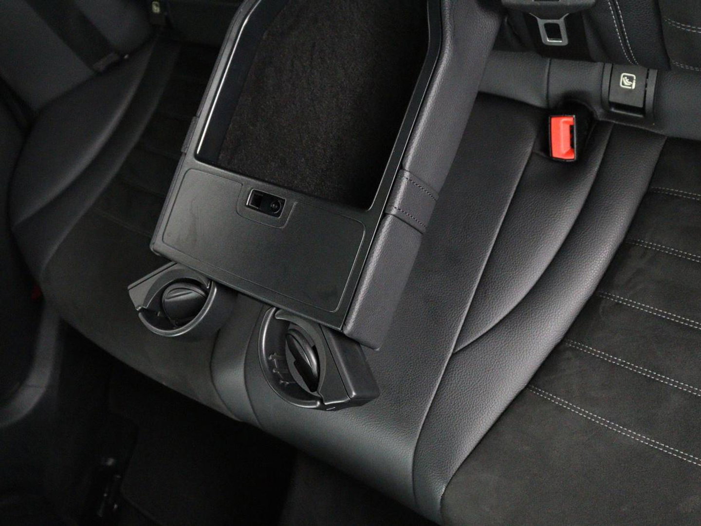 Mercedes-Benz C-Klasse Estate 180 Business Solution | Panoramadak | Half leder | Stoelverwarming | Virtueel dashboard | 360 Camera | Park assist | Climate control | Cruise control |