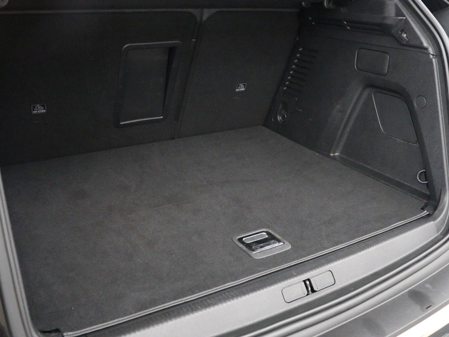 Peugeot 3008 1.6 HYbrid 225 Active Pack Business | SOH 98.8% | Half Leder | Adaptive cruise | 360 camera | Carplay | Climate control | Dodehoek detectie | DAB |