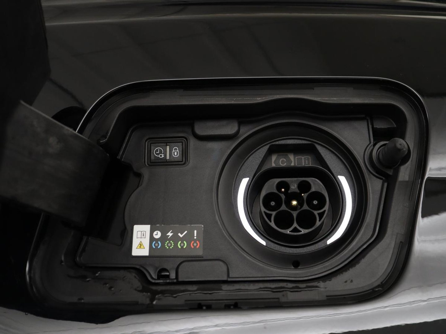 Peugeot 3008 1.6 HYbrid 225 Active Pack Business | SOH 98.8% | Half Leder | Adaptive cruise | 360 camera | Carplay | Climate control | Dodehoek detectie | DAB |