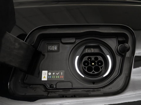 Peugeot 3008 1.6 HYbrid 225 Active Pack Business | SOH 98.8% | Half Leder | Adaptive cruise | 360 camera | Carplay | Climate control | Dodehoek detectie | DAB |