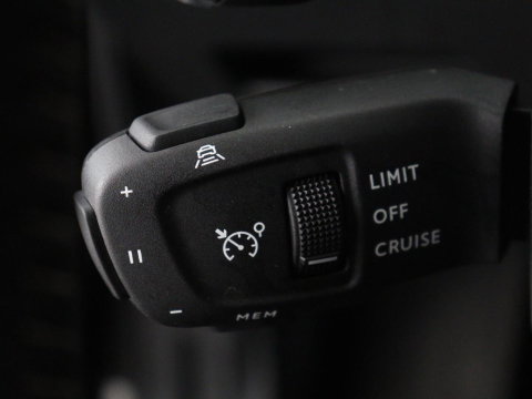 Peugeot 3008 1.6 HYbrid 225 Active Pack Business | SOH 98.8% | Half Leder | Adaptive cruise | 360 camera | Carplay | Climate control | Dodehoek detectie | DAB |