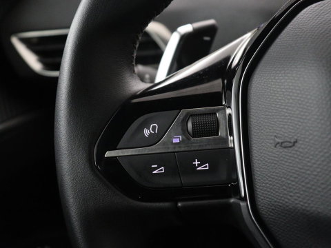 Peugeot 3008 1.6 HYbrid 225 Active Pack Business | SOH 98.8% | Half Leder | Adaptive cruise | 360 camera | Carplay | Climate control | Dodehoek detectie | DAB |