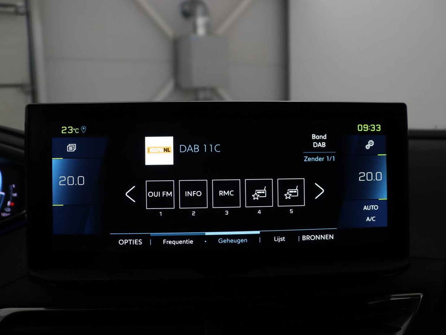 Peugeot 3008 1.6 HYbrid 225 Active Pack Business | SOH 98.8% | Half Leder | Adaptive cruise | 360 camera | Carplay | Climate control | Dodehoek detectie | DAB |