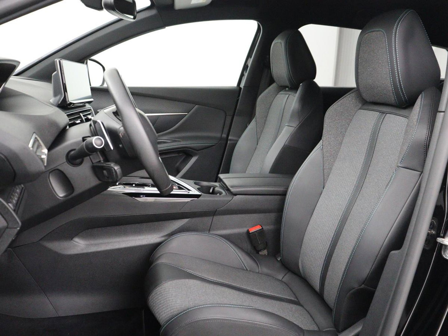 Peugeot 3008 1.6 HYbrid 225 Active Pack Business | SOH 98.8% | Half Leder | Adaptive cruise | 360 camera | Carplay | Climate control | Dodehoek detectie | DAB |