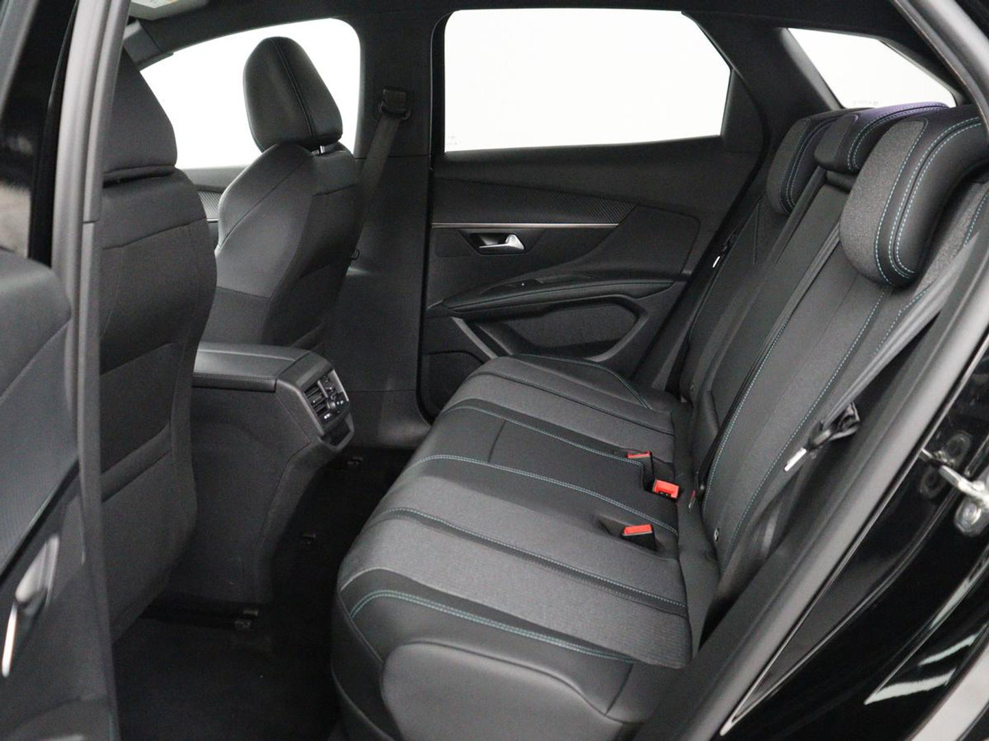 Peugeot 3008 1.6 HYbrid 225 Active Pack Business | SOH 98.8% | Half Leder | Adaptive cruise | 360 camera | Carplay | Climate control | Dodehoek detectie | DAB |