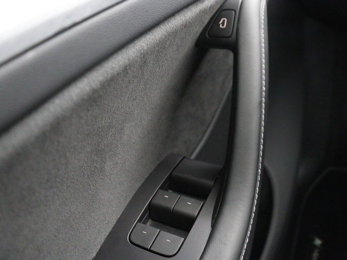 Tesla Model Y Performance AWD 75 kWh | SOH 94.8% | Traffic-Aware Cruise control | Leder | Achterbank verwarming | 21'' | Full LED | Panoramadak |