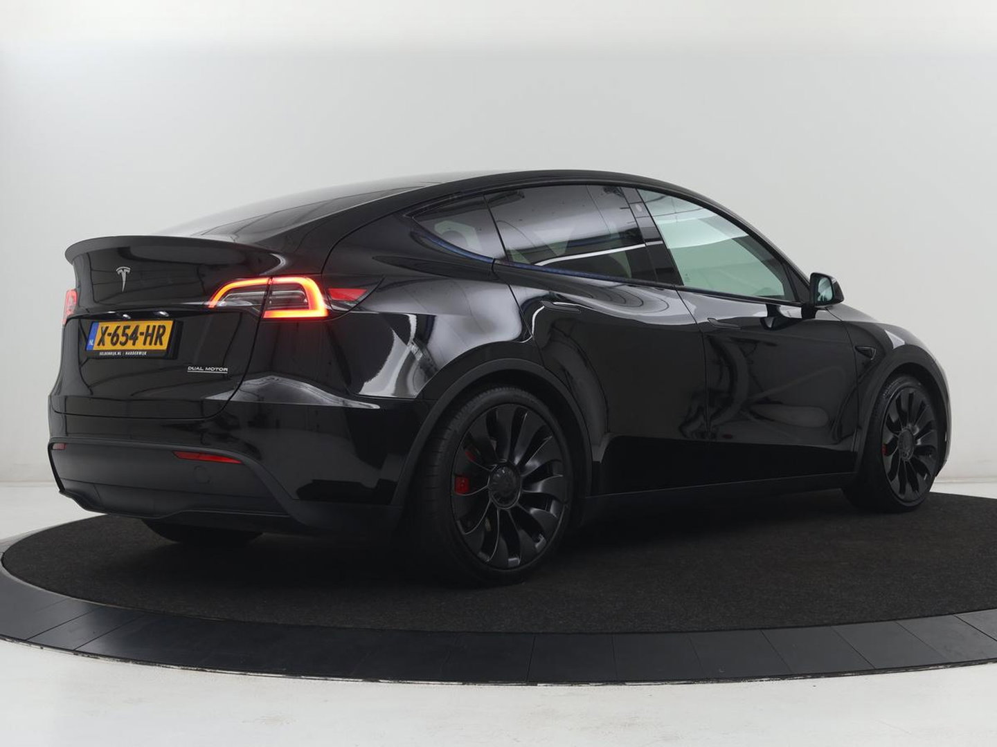 Tesla Model Y Performance AWD 75 kWh | SOH 94.8% | Traffic-Aware Cruise control | Leder | Achterbank verwarming | 21'' | Full LED | Panoramadak |