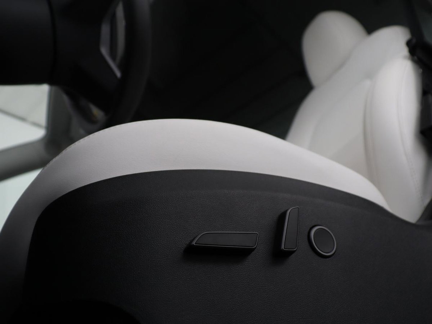 Tesla Model Y Performance AWD 75 kWh | SOH 94.8% | Traffic-Aware Cruise control | Leder | Achterbank verwarming | 21'' | Full LED | Panoramadak |