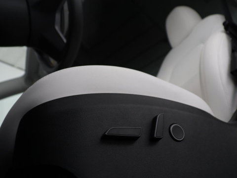 Tesla Model Y Performance AWD 75 kWh | SOH 94.8% | Traffic-Aware Cruise control | Leder | Achterbank verwarming | 21'' | Full LED | Panoramadak |