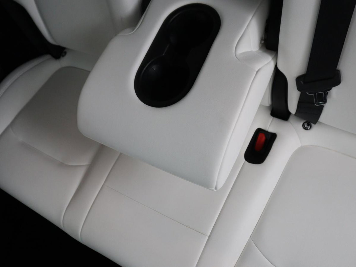 Tesla Model Y Performance AWD 75 kWh | SOH 94.8% | Traffic-Aware Cruise control | Leder | Achterbank verwarming | 21'' | Full LED | Panoramadak |