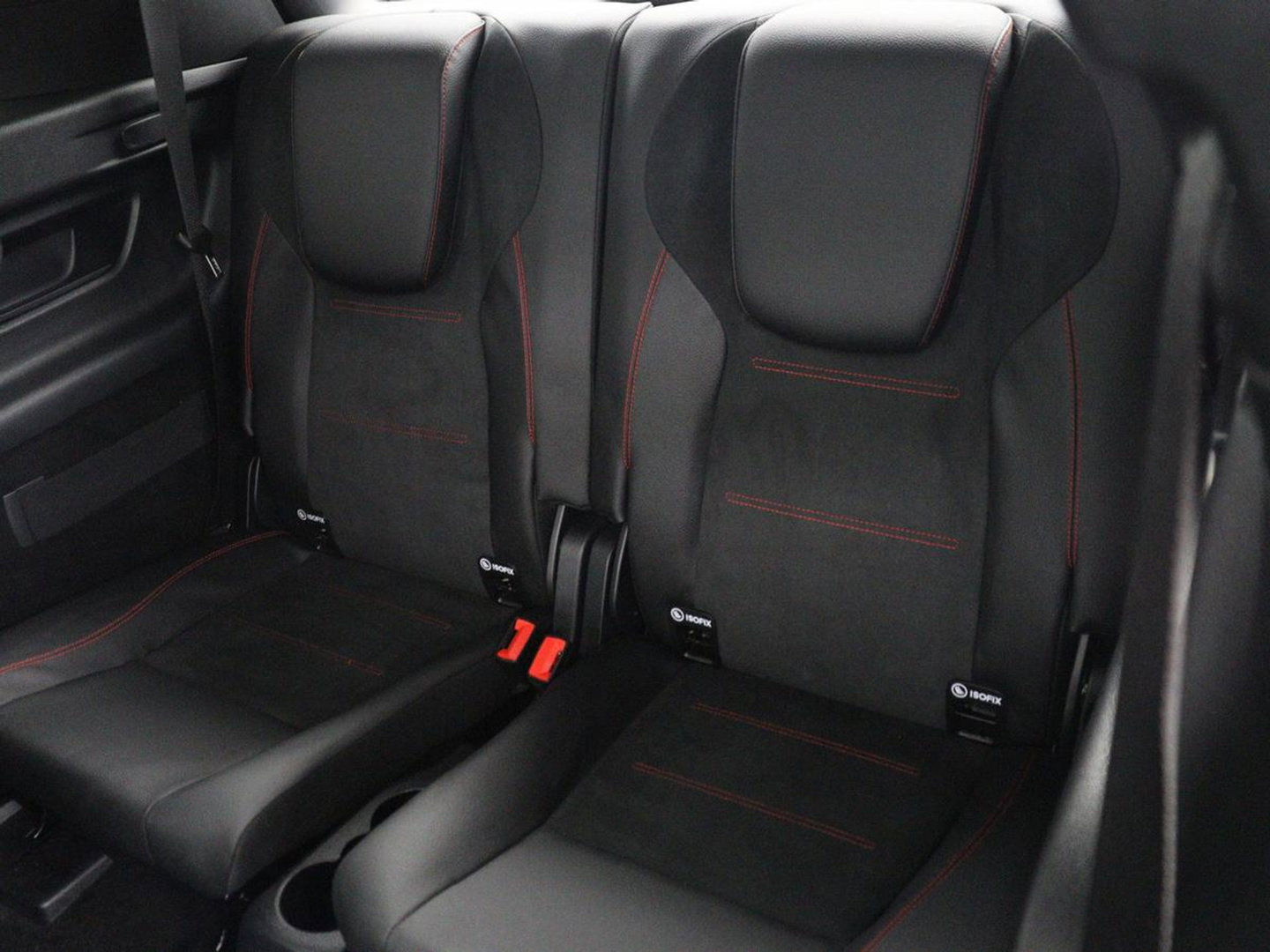Mercedes-Benz GLB 200 Business Solution AMG 7p. | Panoramadak | Elec. Trekhaak | Half Leder | Memory | Sfeerverlichting | Stoelverwarming | Camera | Park assist |