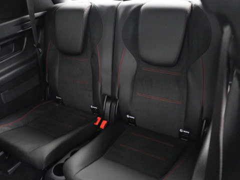 Mercedes-Benz GLB 200 Business Solution AMG 7p. | Panoramadak | Elec. Trekhaak | Half Leder | Memory | Sfeerverlichting | Stoelverwarming | Camera | Park assist |