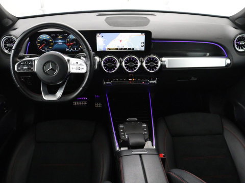 Mercedes-Benz GLB 200 Business Solution AMG 7p. | Panoramadak | Elec. Trekhaak | Half Leder | Memory | Sfeerverlichting | Stoelverwarming | Camera | Park assist |