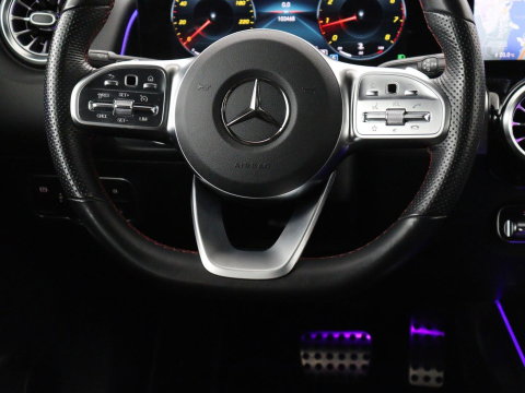 Mercedes-Benz GLB 200 Business Solution AMG 7p. | Panoramadak | Elec. Trekhaak | Half Leder | Memory | Sfeerverlichting | Stoelverwarming | Camera | Park assist |