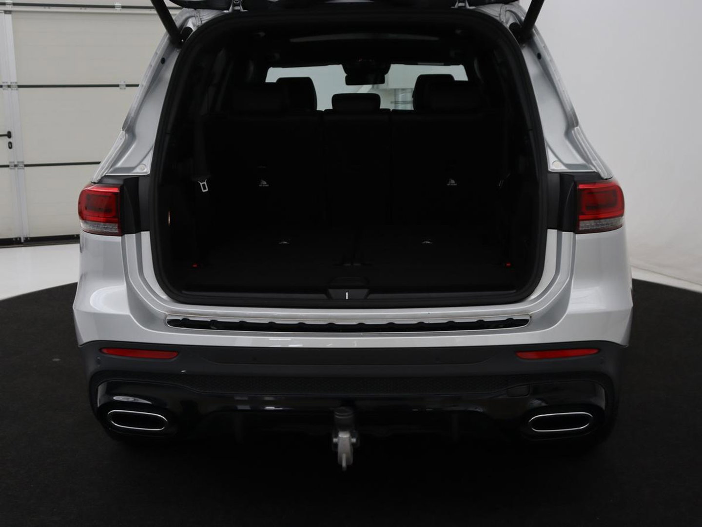Mercedes-Benz GLB 200 Business Solution AMG 7p. | Panoramadak | Elec. Trekhaak | Half Leder | Memory | Sfeerverlichting | Stoelverwarming | Camera | Park assist |