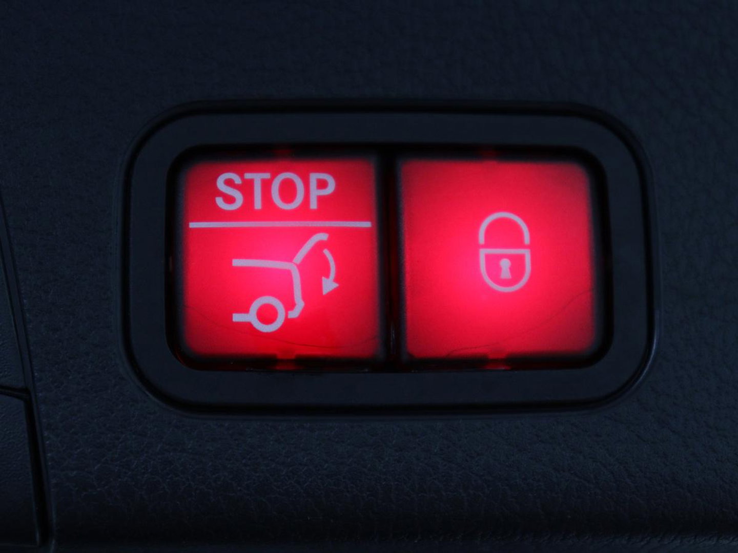 Mercedes-Benz GLB 200 Business Solution AMG 7p. | Panoramadak | Elec. Trekhaak | Half Leder | Memory | Sfeerverlichting | Stoelverwarming | Camera | Park assist |