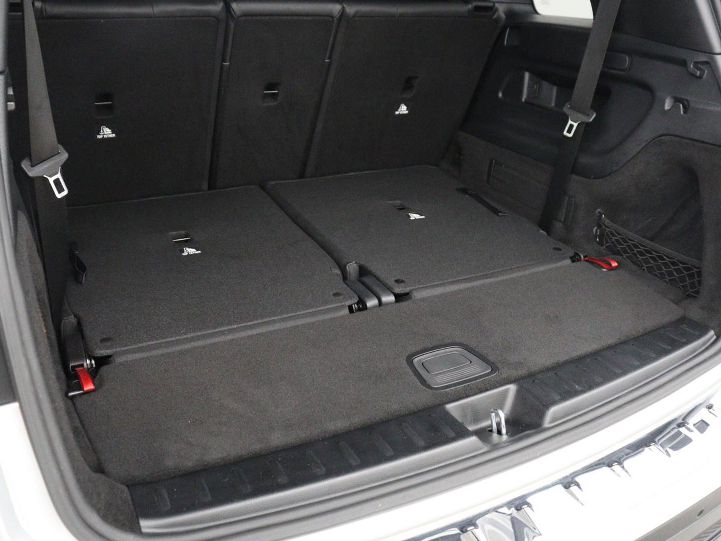 Mercedes-Benz GLB 200 Business Solution AMG 7p. | Panoramadak | Elec. Trekhaak | Half Leder | Memory | Sfeerverlichting | Stoelverwarming | Camera | Park assist |