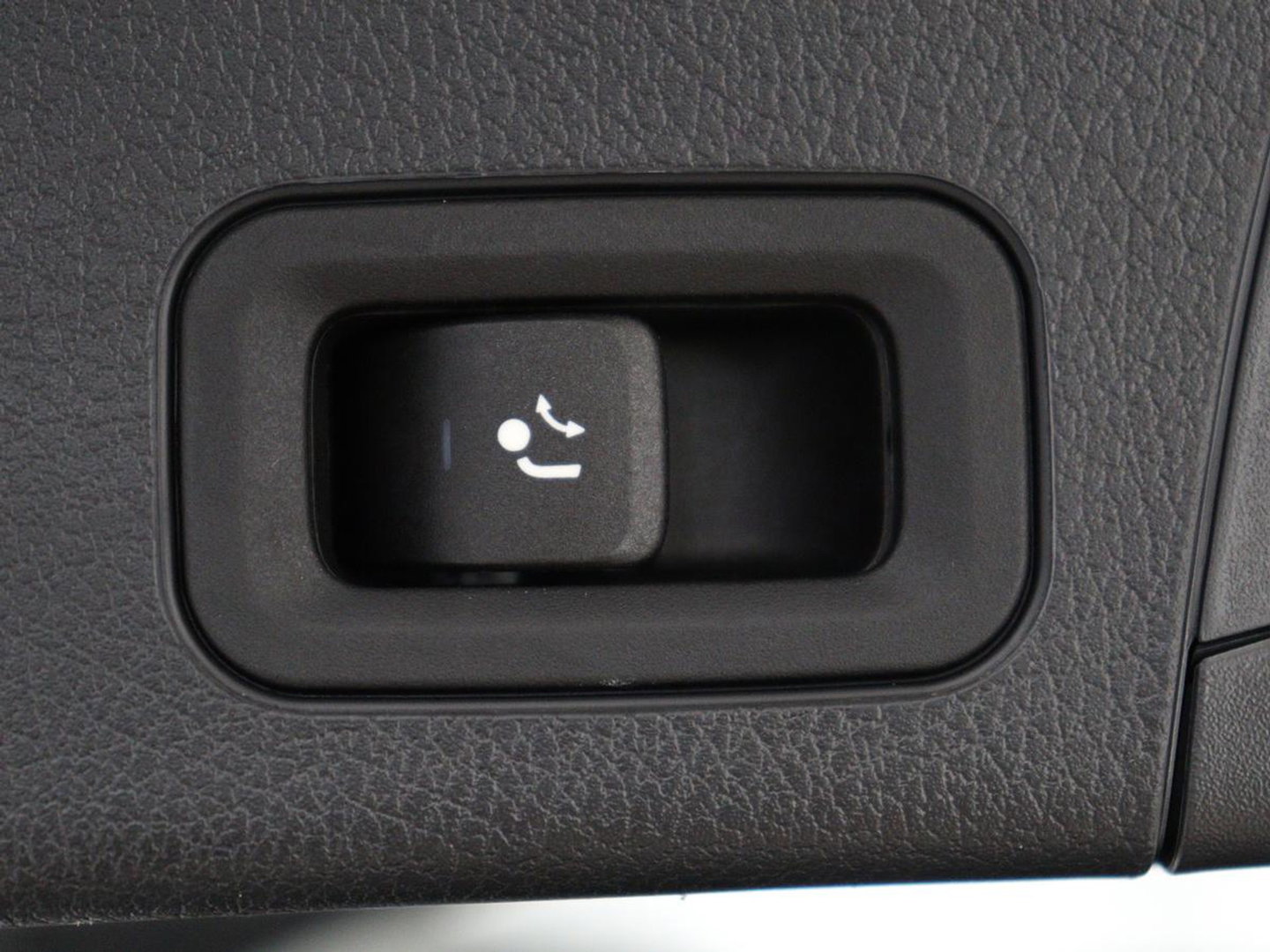 Mercedes-Benz GLB 200 Business Solution AMG 7p. | Panoramadak | Elec. Trekhaak | Half Leder | Memory | Sfeerverlichting | Stoelverwarming | Camera | Park assist |