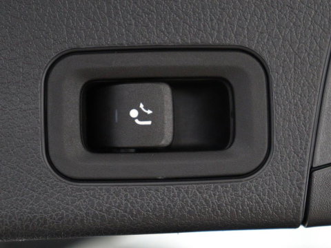 Mercedes-Benz GLB 200 Business Solution AMG 7p. | Panoramadak | Elec. Trekhaak | Half Leder | Memory | Sfeerverlichting | Stoelverwarming | Camera | Park assist |
