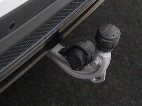 Mercedes-Benz GLB 200 Business Solution AMG 7p. | Panoramadak | Elec. Trekhaak | Half Leder | Memory | Sfeerverlichting | Stoelverwarming | Camera | Park assist |