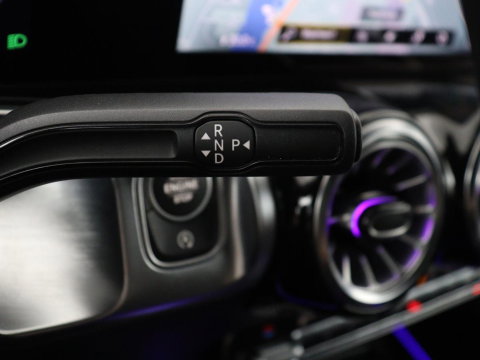 Mercedes-Benz GLB 200 Business Solution AMG 7p. | Panoramadak | Elec. Trekhaak | Half Leder | Memory | Sfeerverlichting | Stoelverwarming | Camera | Park assist |