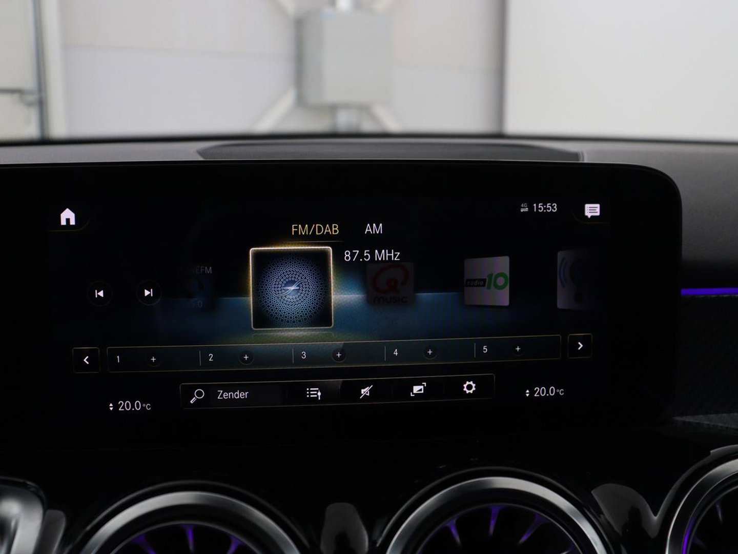 Mercedes-Benz GLB 200 Business Solution AMG 7p. | Panoramadak | Elec. Trekhaak | Half Leder | Memory | Sfeerverlichting | Stoelverwarming | Camera | Park assist |