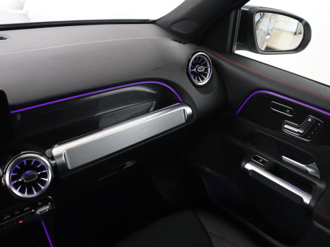 Mercedes-Benz GLB 200 Business Solution AMG 7p. | Panoramadak | Elec. Trekhaak | Half Leder | Memory | Sfeerverlichting | Stoelverwarming | Camera | Park assist |