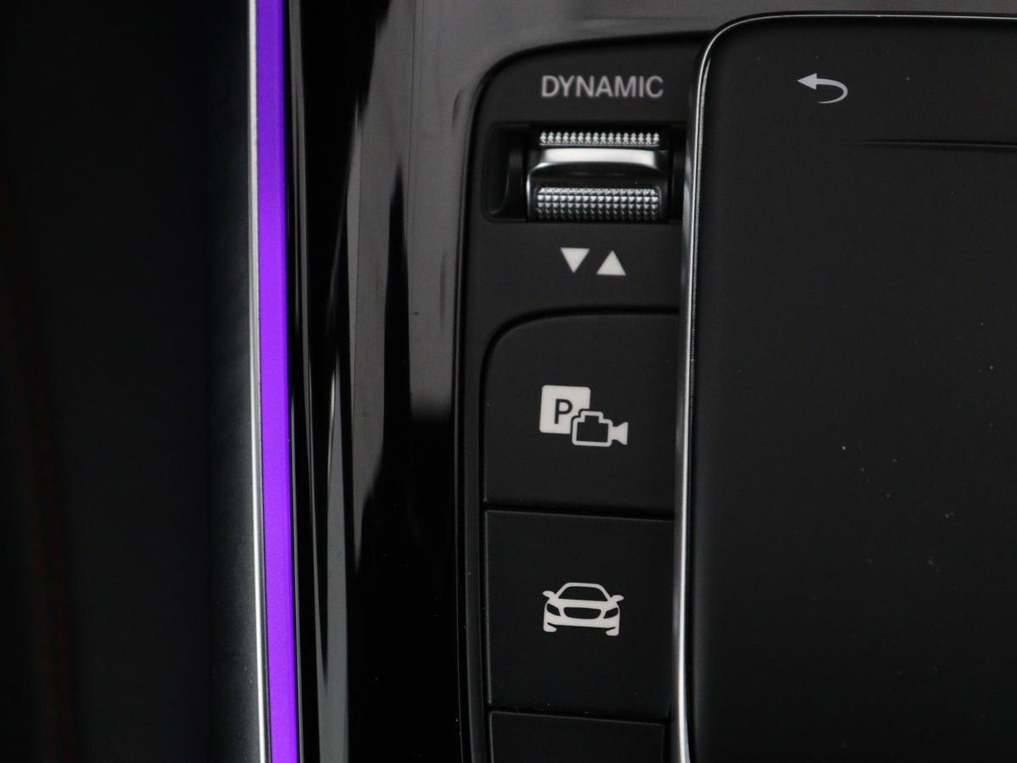 Mercedes-Benz GLB 200 Business Solution AMG 7p. | Panoramadak | Elec. Trekhaak | Half Leder | Memory | Sfeerverlichting | Stoelverwarming | Camera | Park assist |