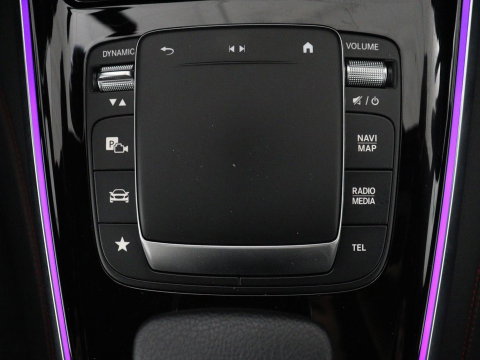 Mercedes-Benz GLB 200 Business Solution AMG 7p. | Panoramadak | Elec. Trekhaak | Half Leder | Memory | Sfeerverlichting | Stoelverwarming | Camera | Park assist |