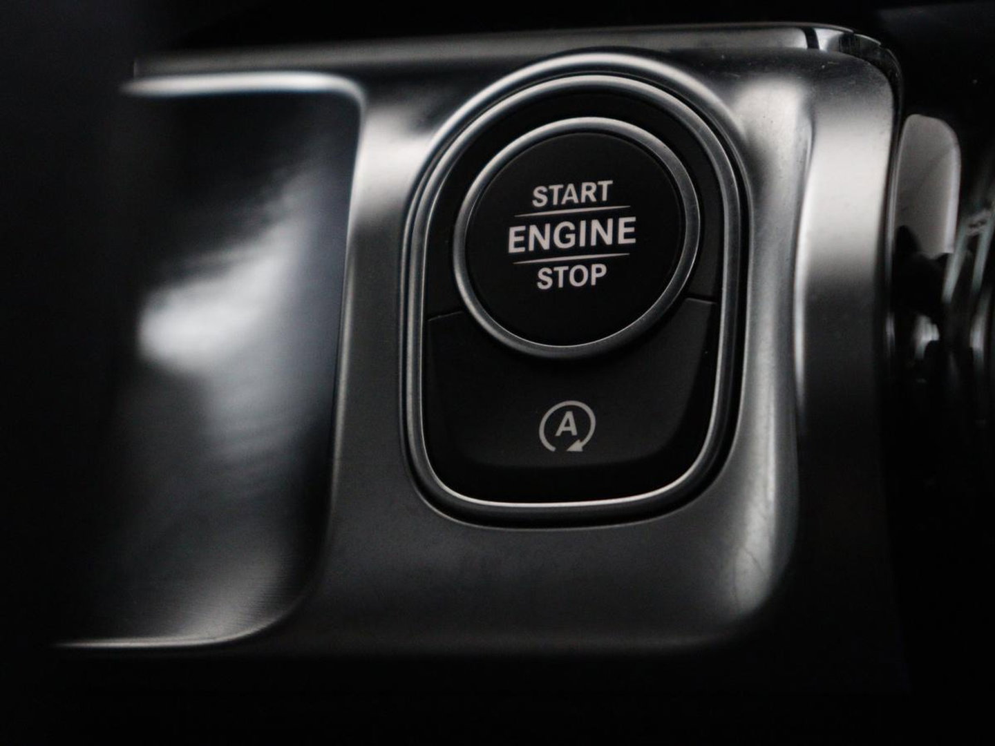 Mercedes-Benz GLB 200 Business Solution AMG 7p. | Panoramadak | Elec. Trekhaak | Half Leder | Memory | Sfeerverlichting | Stoelverwarming | Camera | Park assist |
