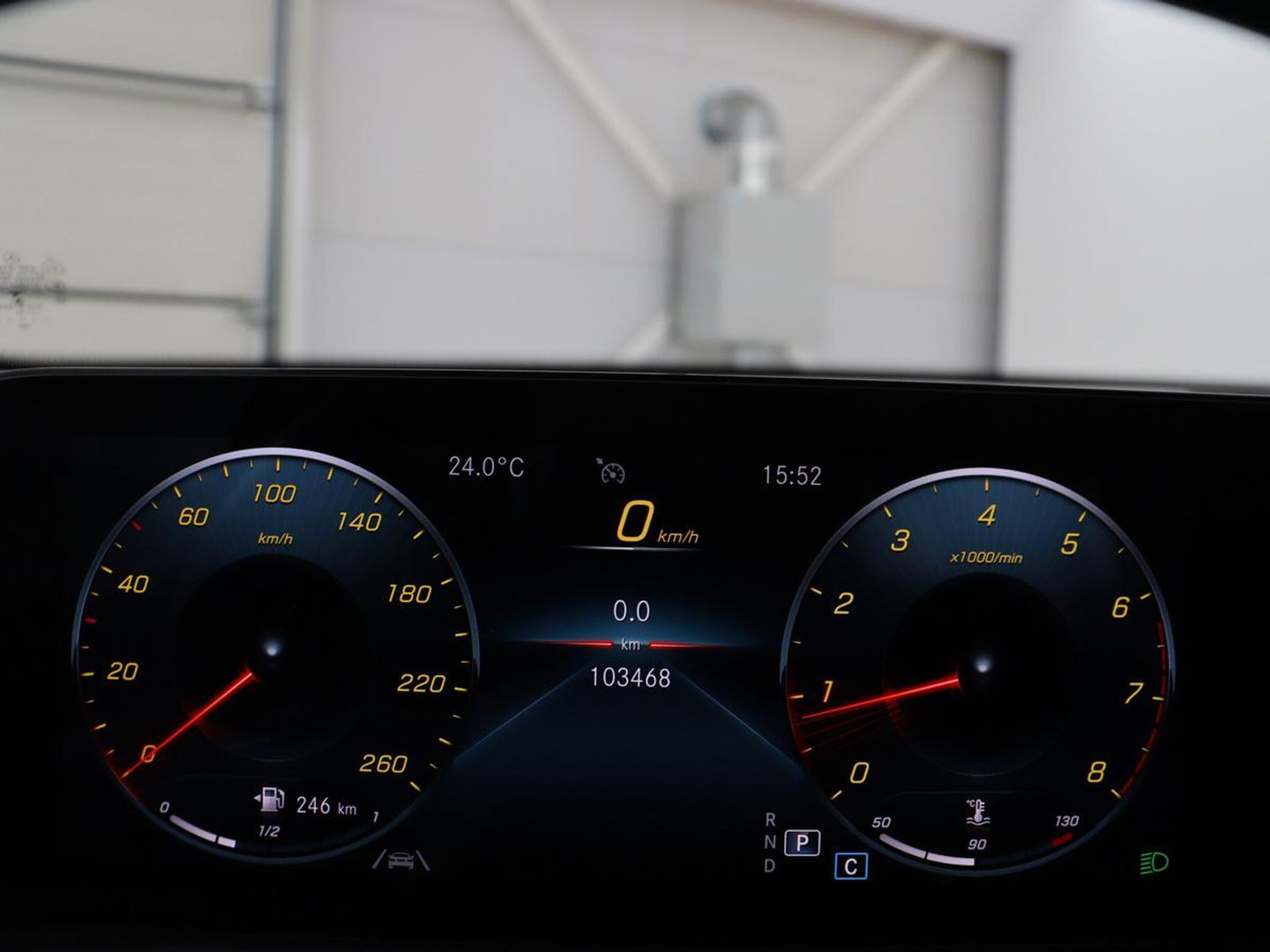 Mercedes-Benz GLB 200 Business Solution AMG 7p. | Panoramadak | Elec. Trekhaak | Half Leder | Memory | Sfeerverlichting | Stoelverwarming | Camera | Park assist |