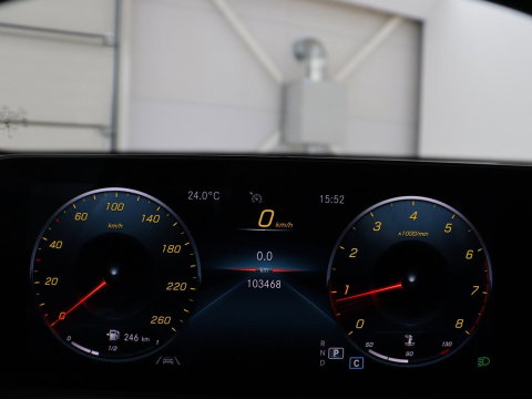 Mercedes-Benz GLB 200 Business Solution AMG 7p. | Panoramadak | Elec. Trekhaak | Half Leder | Memory | Sfeerverlichting | Stoelverwarming | Camera | Park assist |