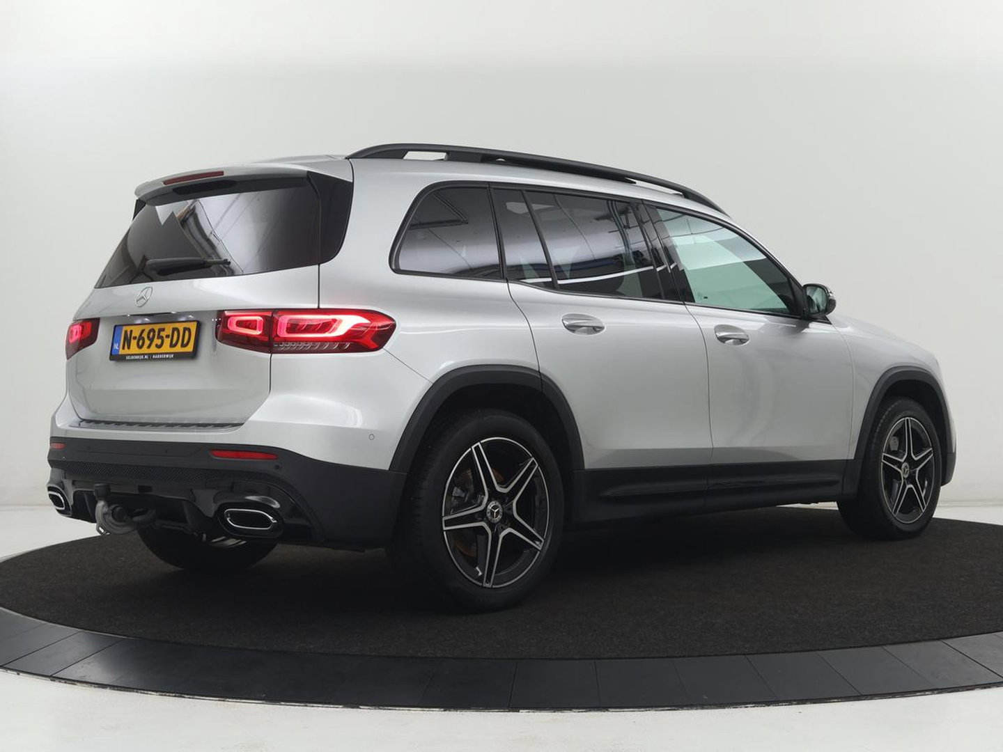 Mercedes-Benz GLB 200 Business Solution AMG 7p. | Panoramadak | Elec. Trekhaak | Half Leder | Memory | Sfeerverlichting | Stoelverwarming | Camera | Park assist |