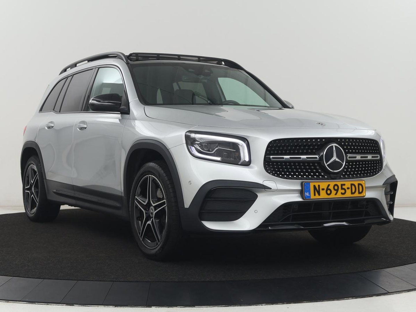 Mercedes-Benz GLB 200 Business Solution AMG 7p. | Panoramadak | Elec. Trekhaak | Half Leder | Memory | Sfeerverlichting | Stoelverwarming | Camera | Park assist |