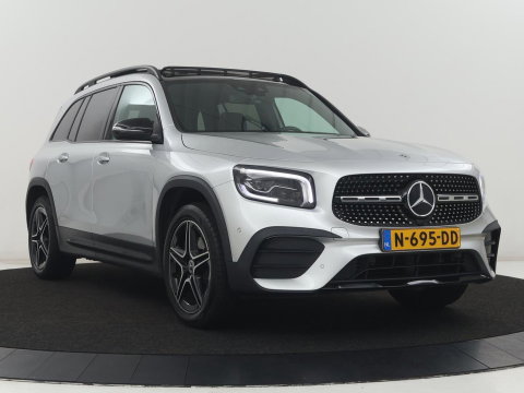 Mercedes-Benz GLB 200 Business Solution AMG 7p. | Panoramadak | Elec. Trekhaak | Half Leder | Memory | Sfeerverlichting | Stoelverwarming | Camera | Park assist |