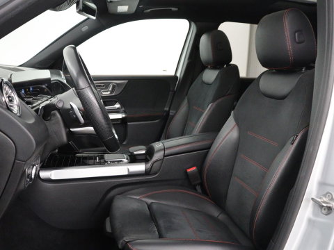 Mercedes-Benz GLB 200 Business Solution AMG 7p. | Panoramadak | Elec. Trekhaak | Half Leder | Memory | Sfeerverlichting | Stoelverwarming | Camera | Park assist |