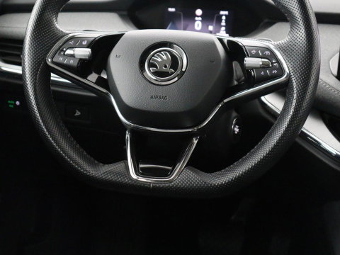 Škoda Enyaq iV 60 | SOH 92,4% | Panoramadak | Stoel/stuur verwarming | Half leder | Adaptive cruise | Carplay | Virtueel dashboard | Sfeerverlichting | Climate control | Camera | Park assist |