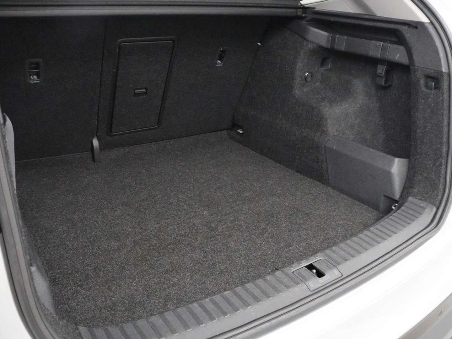 Škoda Enyaq iV 60 | SOH 92,4% | Panoramadak | Stoel/stuur verwarming | Half leder | Adaptive cruise | Carplay | Virtueel dashboard | Sfeerverlichting | Climate control | Camera | Park assist |
