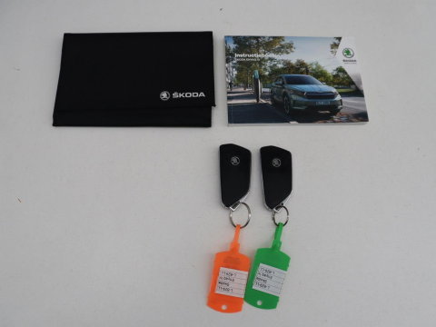 Škoda Enyaq iV 60 | SOH 92,4% | Panoramadak | Stoel/stuur verwarming | Half leder | Adaptive cruise | Carplay | Virtueel dashboard | Sfeerverlichting | Climate control | Camera | Park assist |