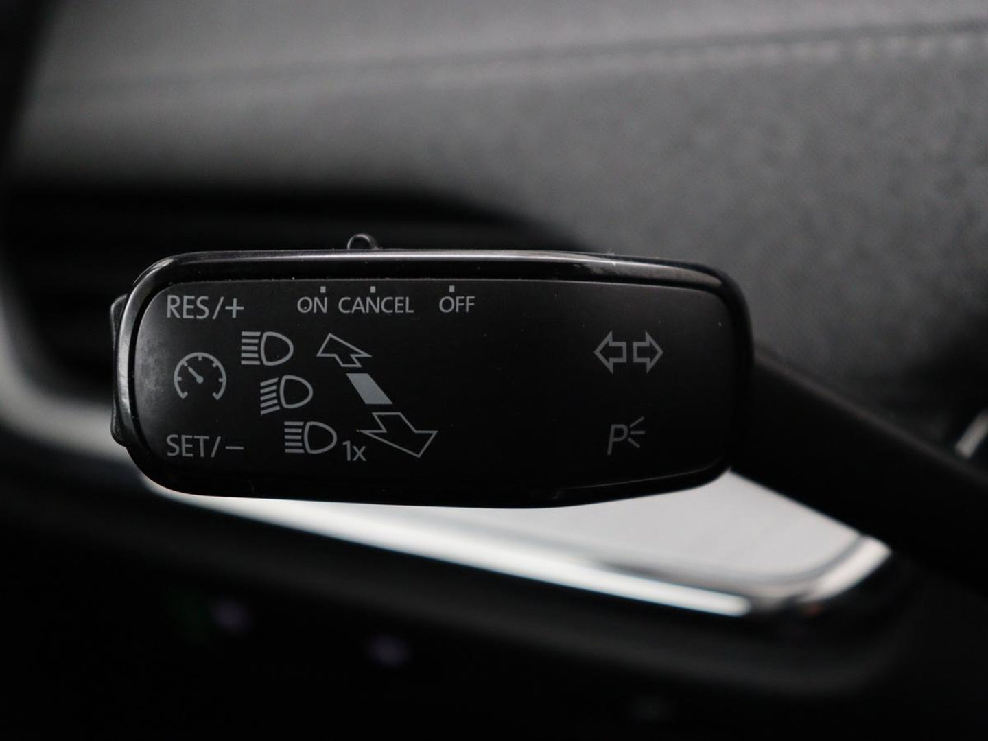 Škoda Enyaq iV 60 | SOH 92,4% | Panoramadak | Stoel/stuur verwarming | Half leder | Adaptive cruise | Carplay | Virtueel dashboard | Sfeerverlichting | Climate control | Camera | Park assist |
